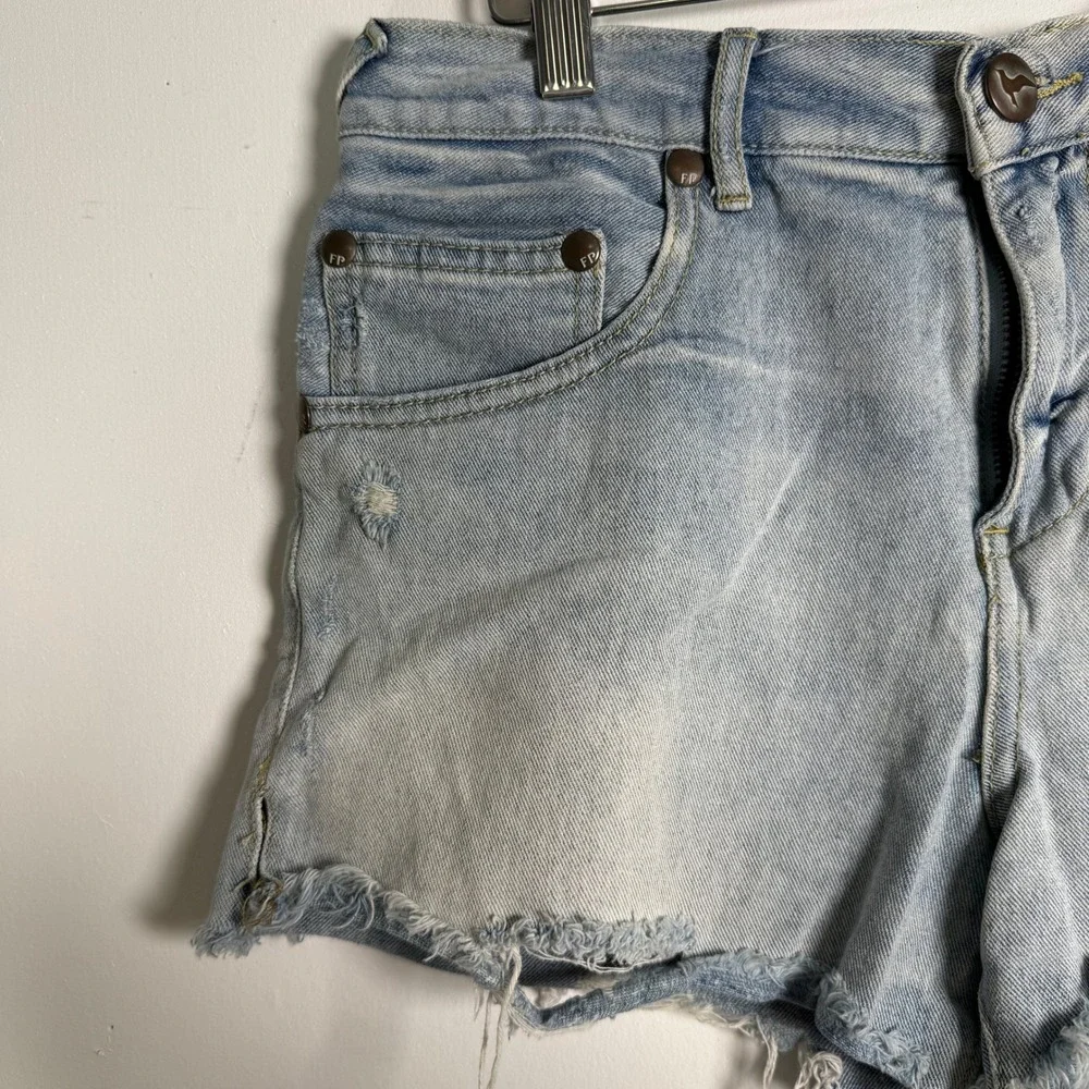 Free‎ People Denim Shorts 28 Light Blue Raw Hem Cutoff Boho Festival Summer